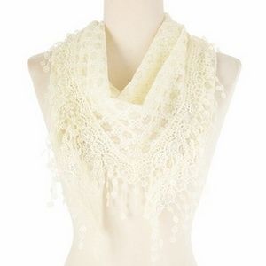 New Fashion Triangle Lace Scarf Offwhite Color